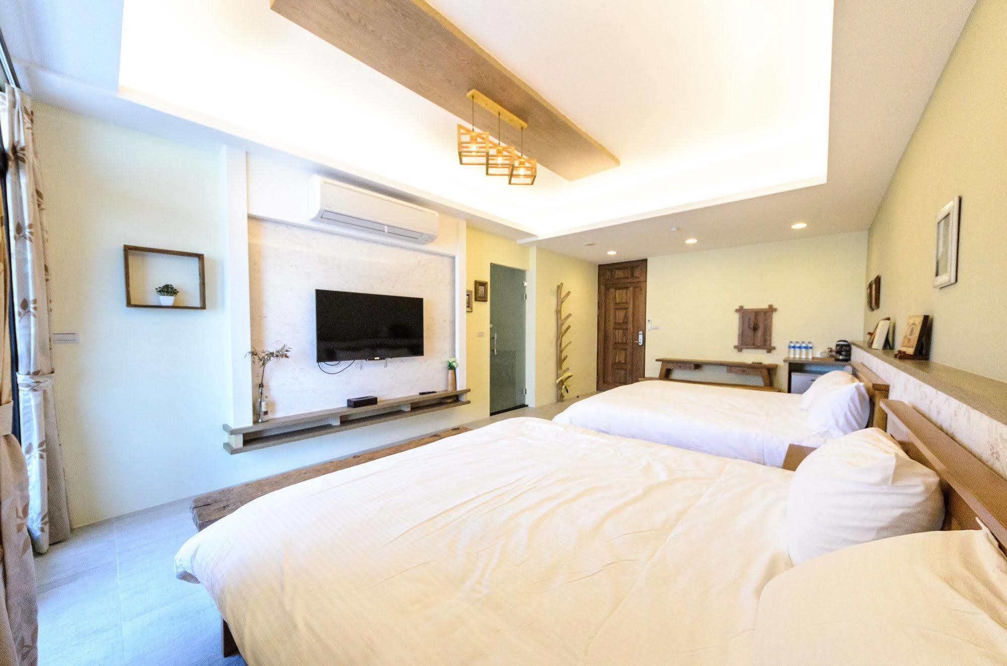 Jhongshan Building Bed And Breakfast Città di Hualien Esterno foto