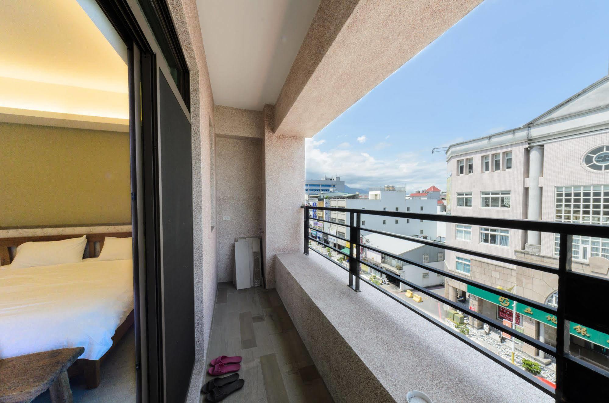 Jhongshan Building Bed And Breakfast Città di Hualien Esterno foto
